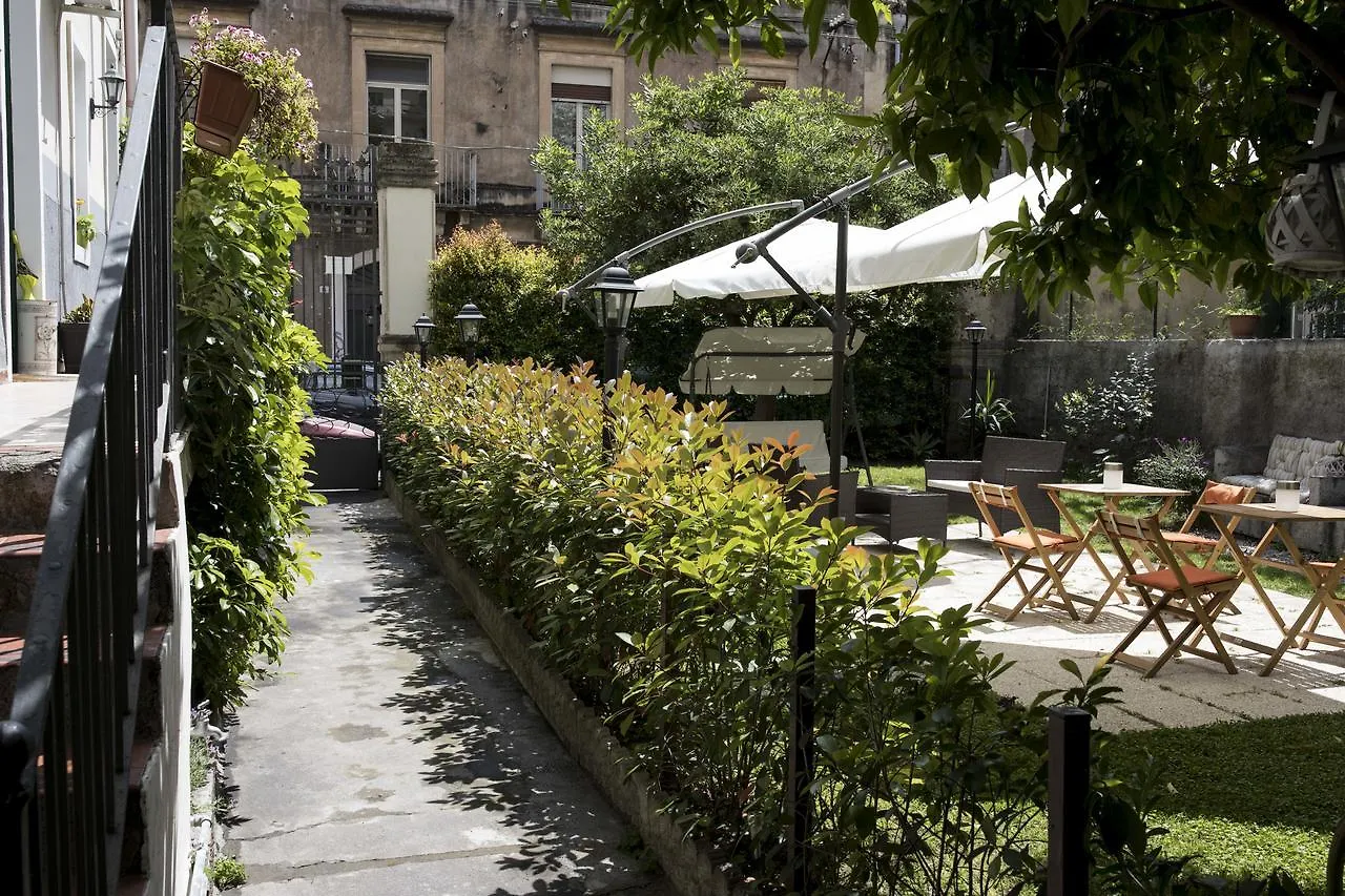 Bed and Breakfast Dimora Novecento à Catane Couette-café
